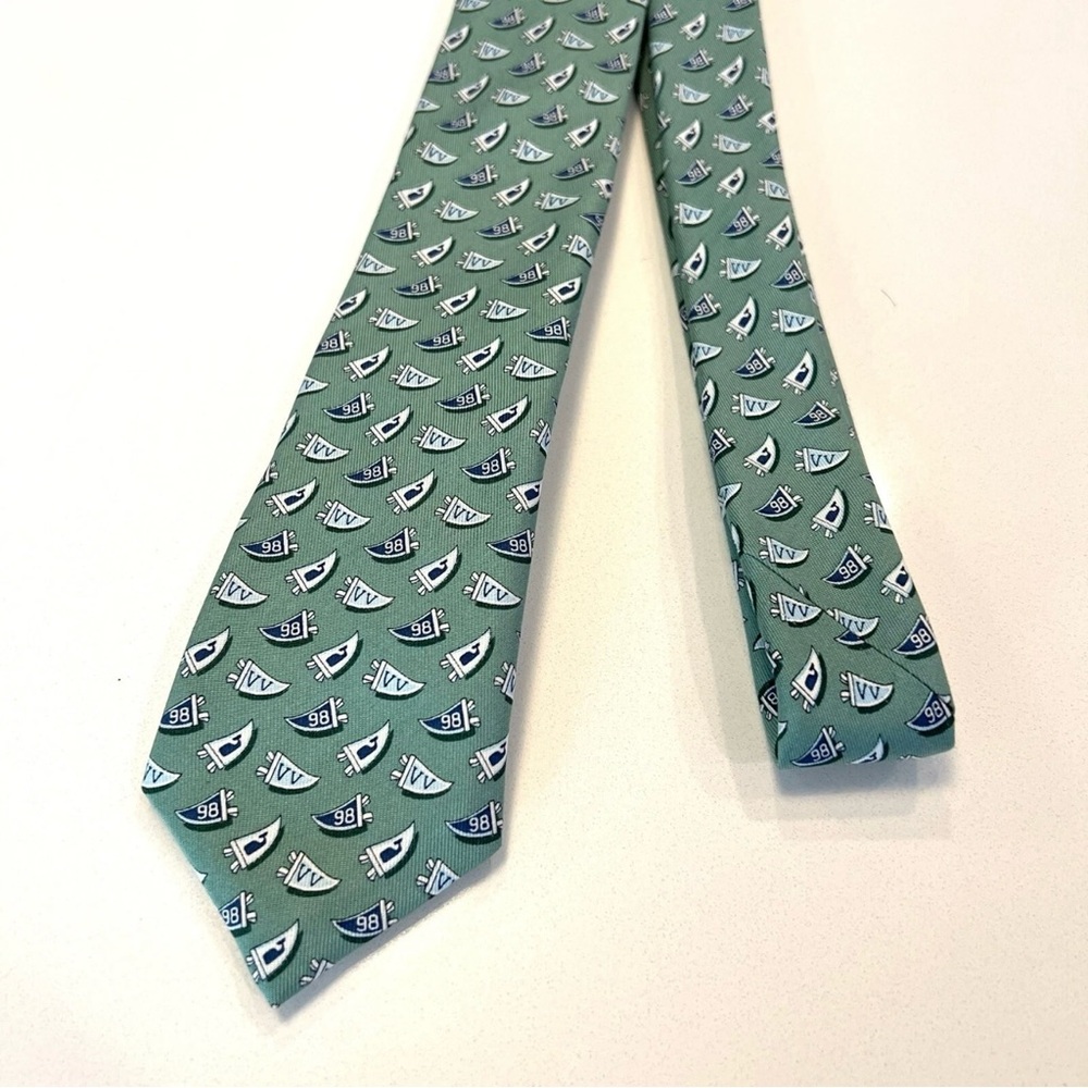 Vineyard Vines 98 VV Flag Pattern 100% Silk Tie